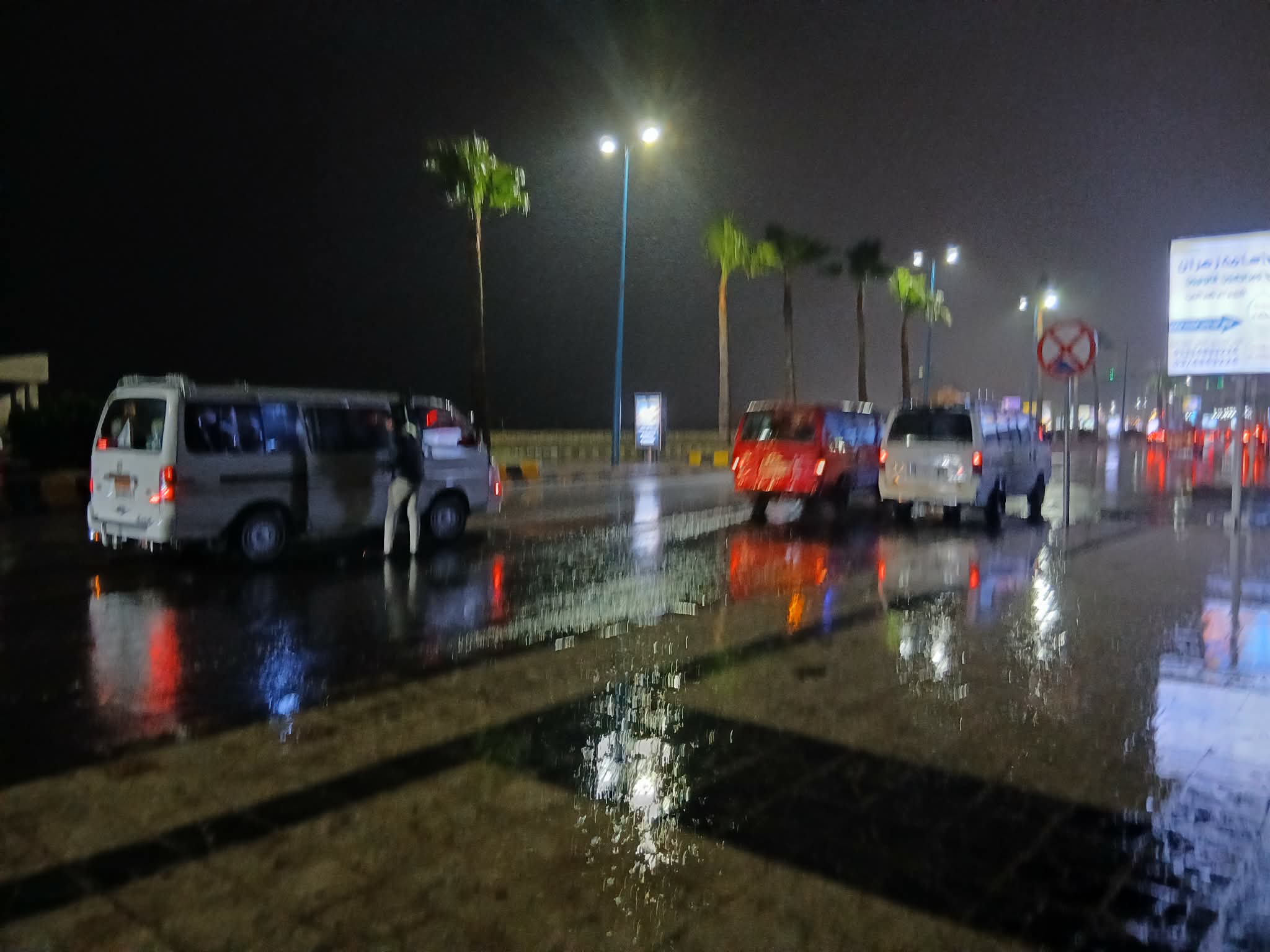 امطار غزيرة الان في الإسكندرية