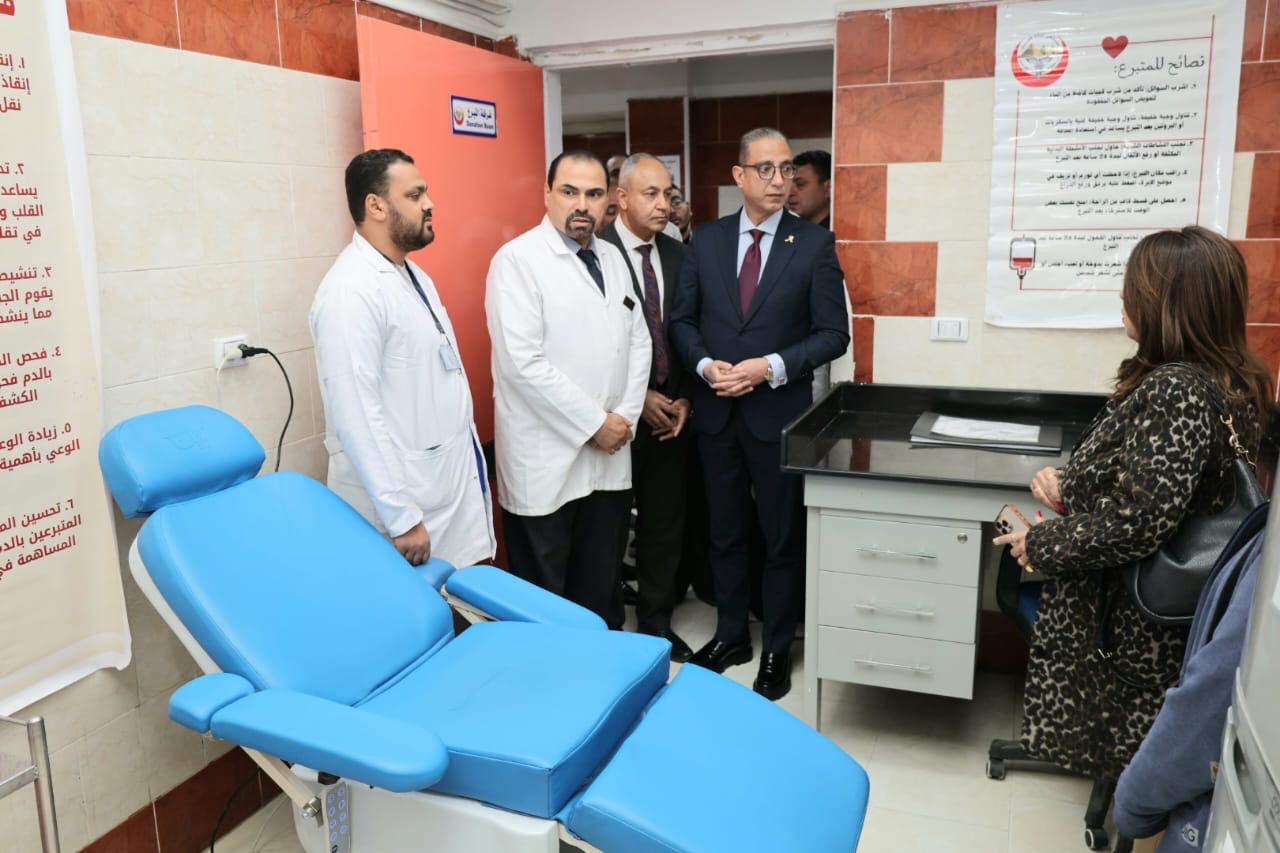 محافظ الجيزة يفتتح أول بنك دم تجميعي محافظ الجيزة يفتتح أول بنك دم تجميعي