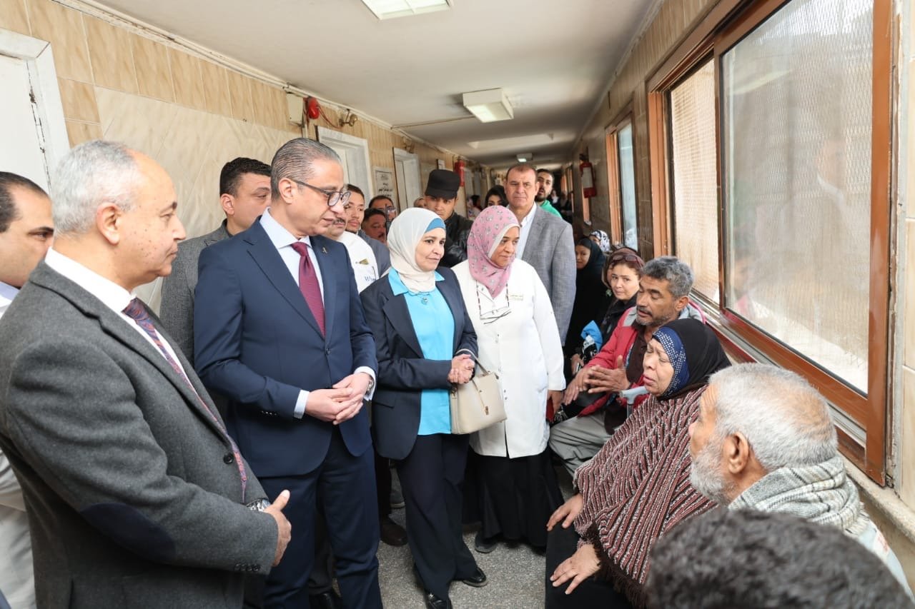 محافظ الجيزة يفتتح أول بنك دم تجميعي محافظ الجيزة يفتتح أول بنك دم تجميعي