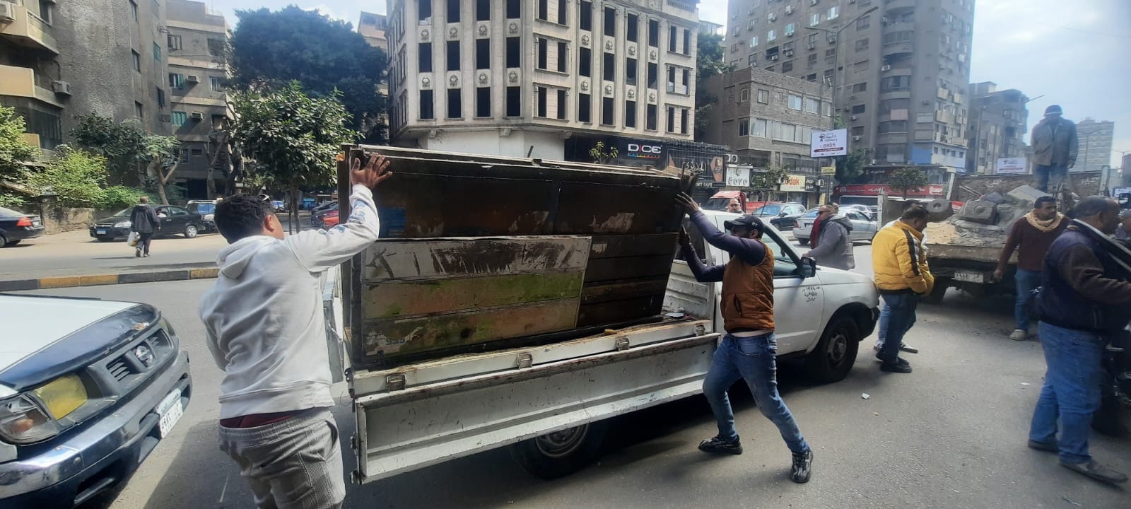 تحميل الاشغالات بشارع السودان خلال جولة محافظ الجيزة