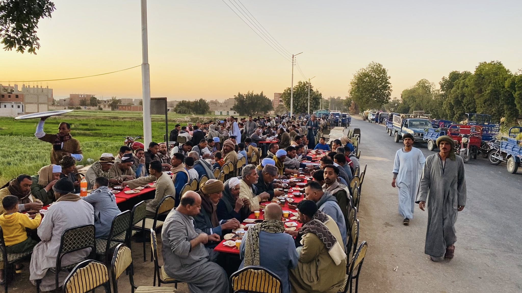 طواجن سمك للجميع مائدة إفطار على طريق قرية الكيمان الزراعى بإسنا طواجن سمك للجميع مائدة إفطار على طريق قرية الكيمان الزراعى بإسنا