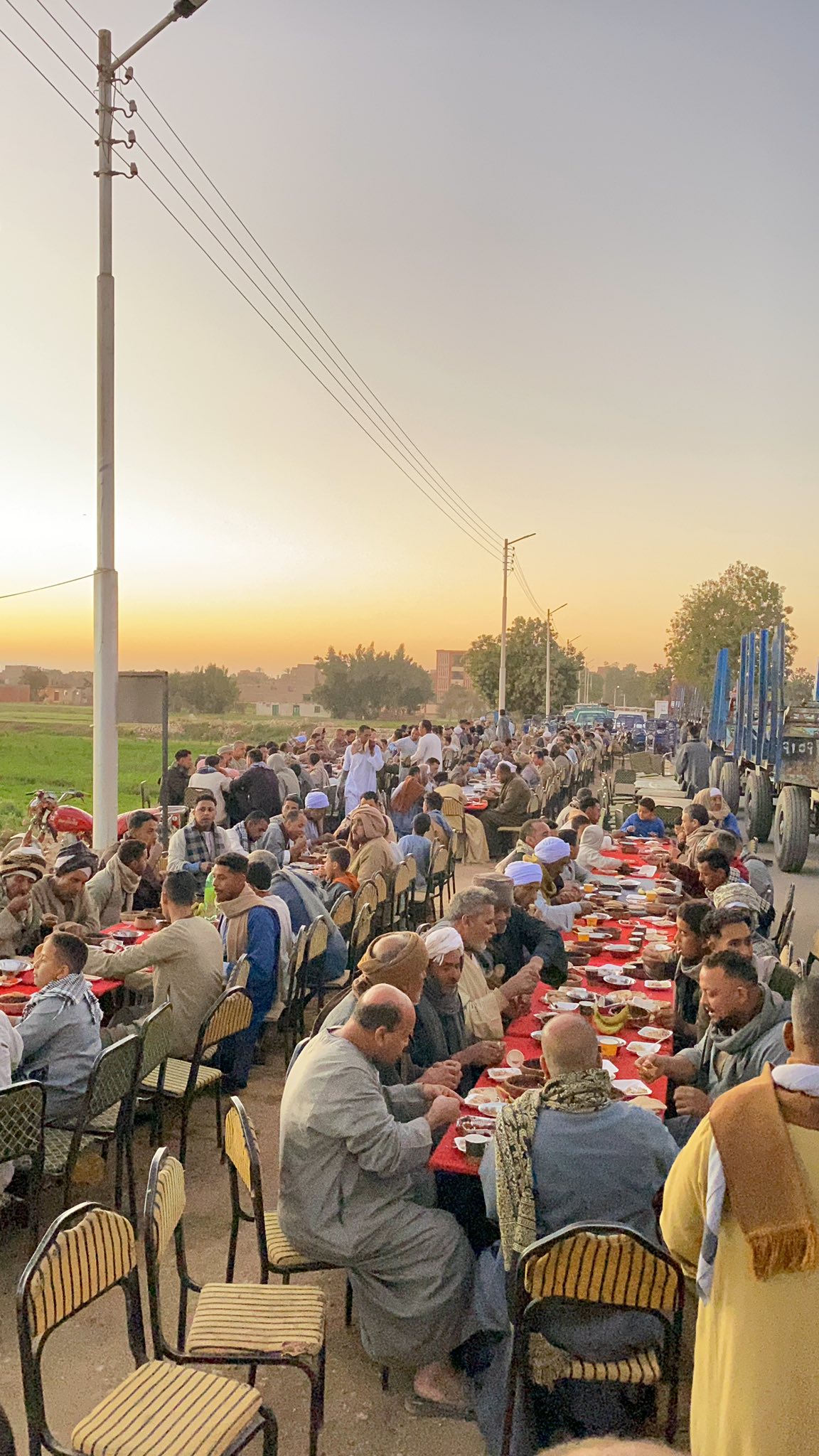 جانب من الموائد الرمضانية بقرى ونجوع المطاعنة غرب الأقصر جانب من الموائد الرمضانية بقرى ونجوع المطاعنة غرب الأقصر