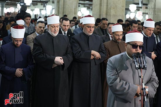 وكيل الأزهر خلال الصلاة وكيل الأزهر خلال الصلاة