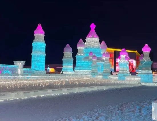 مدينة هاربين الجليدية الملونة مدينة هاربين الجليدية الملونة