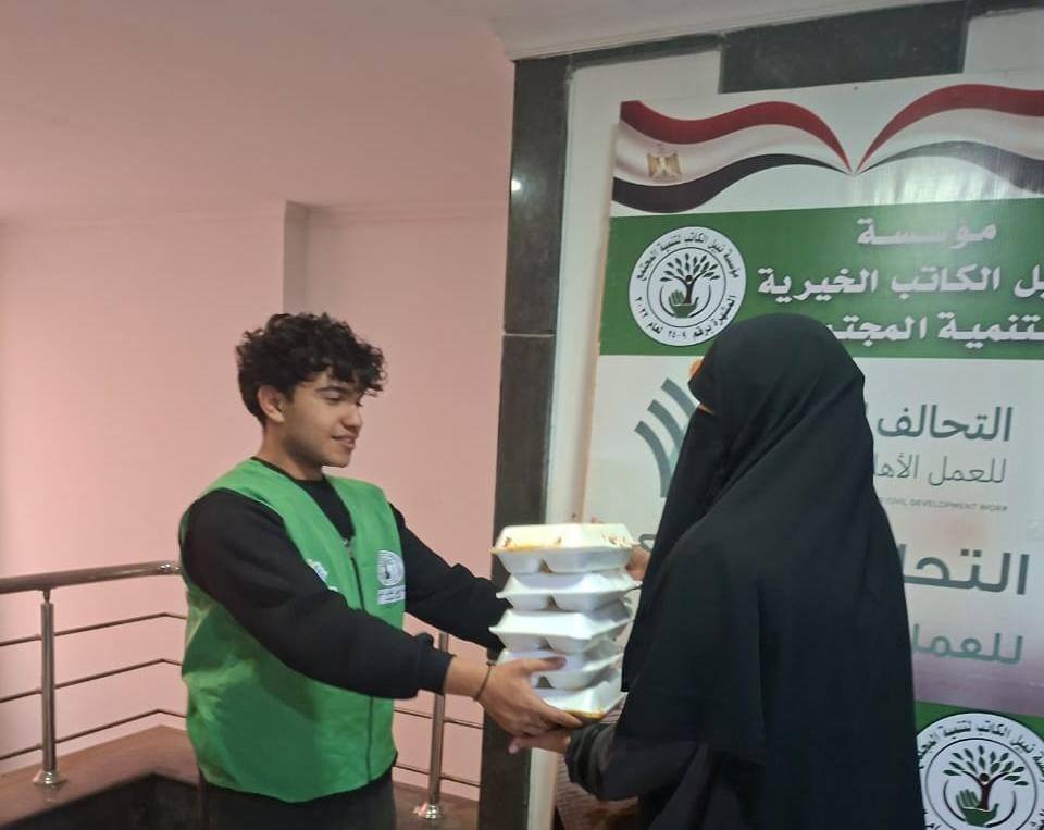 نبيل الكاتب الخيرية لتنمية المجتمع عضو التحالف الوطني توزع 4000 وجبة غذائية (4)