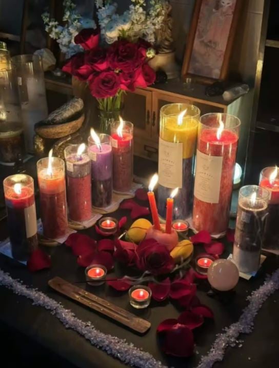 يتزايد إقبال الشباب على شراء الشموع المعطرة