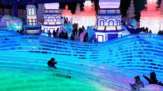 استمتاع السياح بالمدينة استمتاع السياح بالمدينة