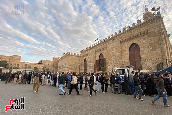 الجامع الأزهر يكتسى بالصائمين الجامع الأزهر يكتسى بالصائمين