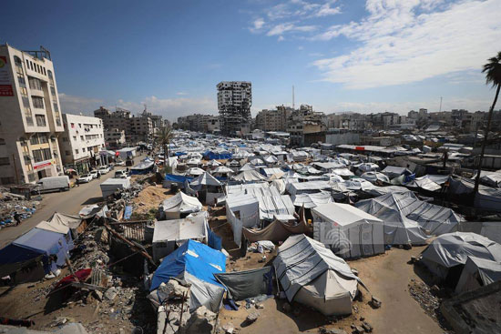 معاناة النازحين فى مدينة غزة معاناة النازحين فى مدينة غزة