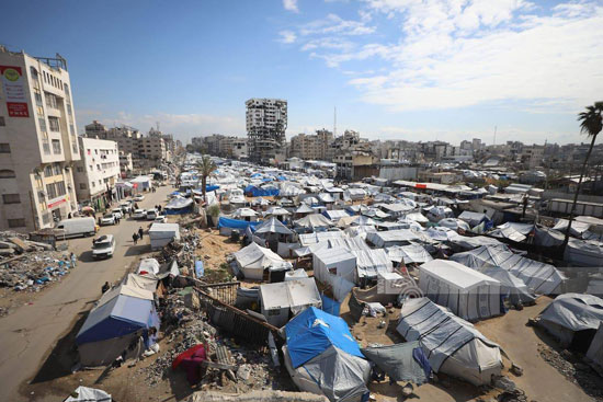 خيام نازحين تتكدس وسط مدينة غزة في ظل ظروف إنسانية صعبة جراء الحرب خيام نازحين تتكدس وسط مدينة غزة في ظل ظروف إنسانية صعبة جراء الحرب