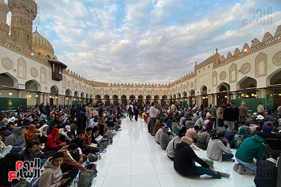 جانب من الإفطار فى مسجد الجامع الأزهر جانب من الإفطار فى مسجد الجامع الأزهر