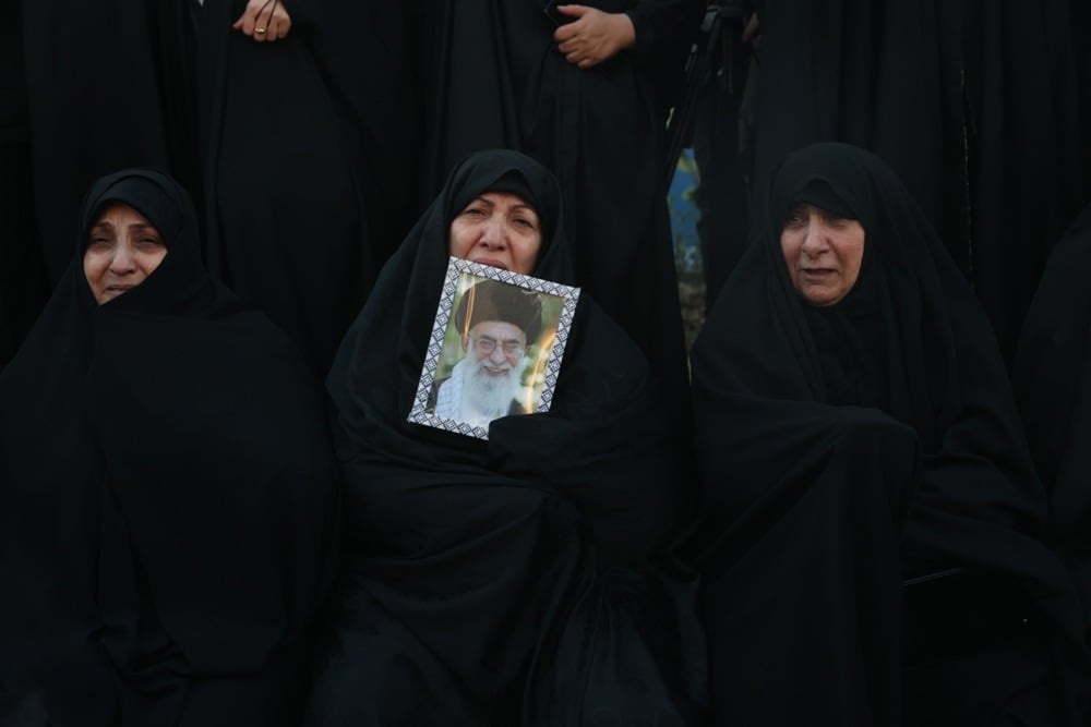 تجمع المشيعون في ميدان انقلاب في طهران عقب وفاة المرشد الأعلى الإيراني آية الله علي خامنئي (3)