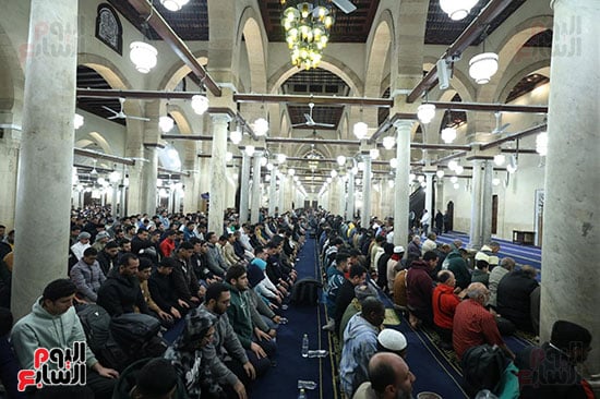 ليلة عامرة بالخشوع.. الجامع الأزهر يستقبل المصلين لأداء العشاء والتراويح