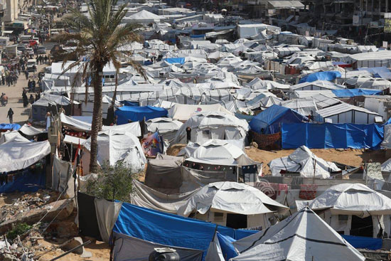 معناة النازحين داخل الخيام فى غزة معناة النازحين داخل الخيام فى غزة