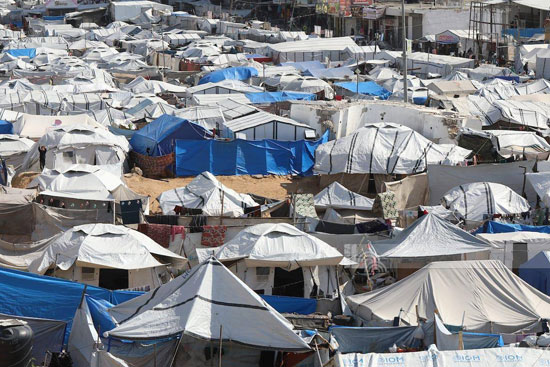 خيام هشة لا تقى من برد الشتاء خيام هشة لا تقى من برد الشتاء