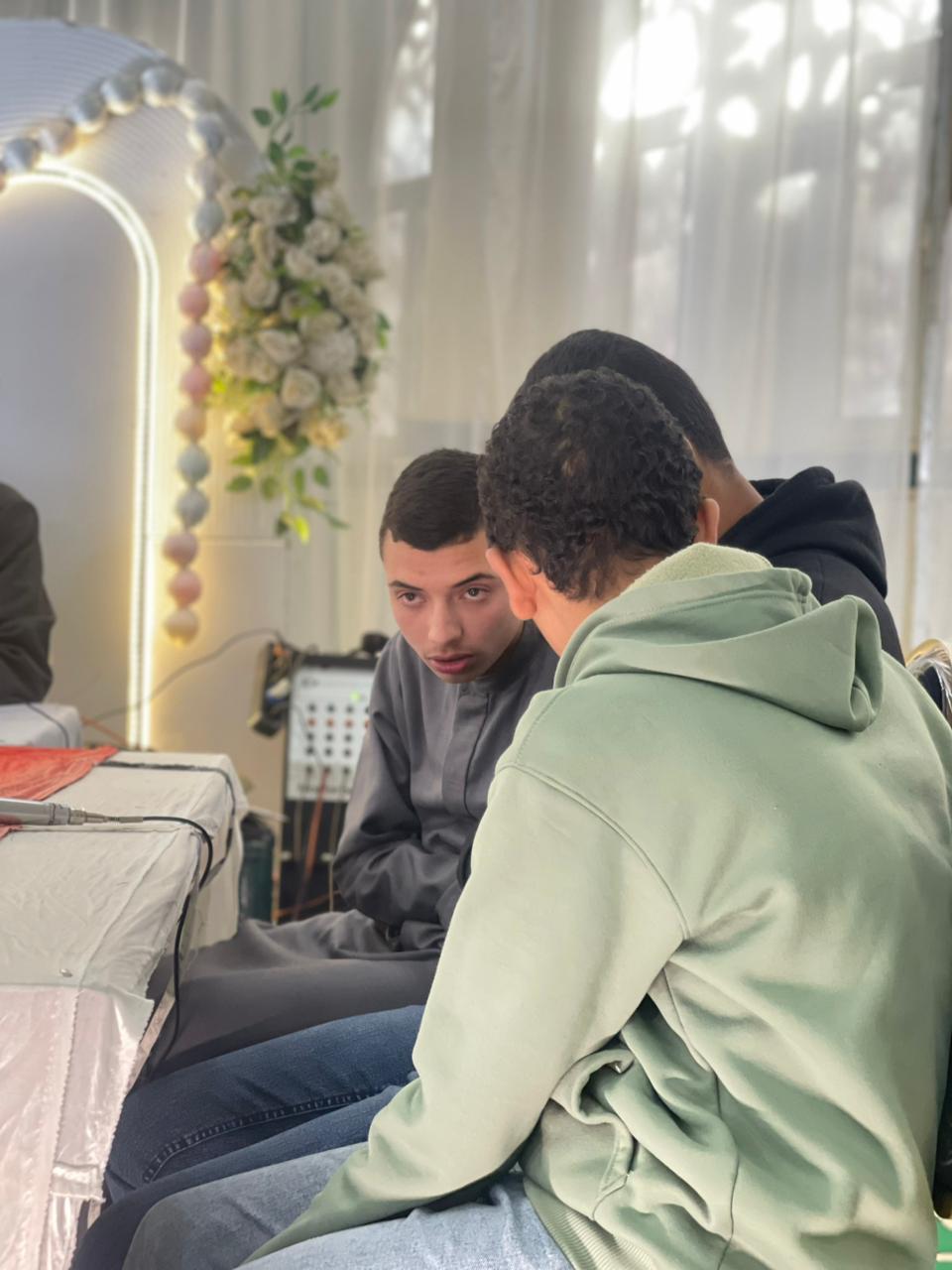 التشاور بين المتنافسين