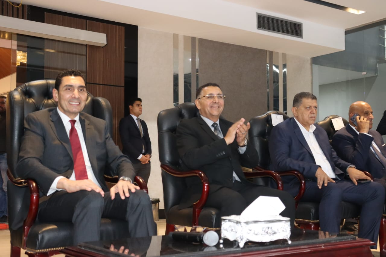 خلال تشجيع المحافظ