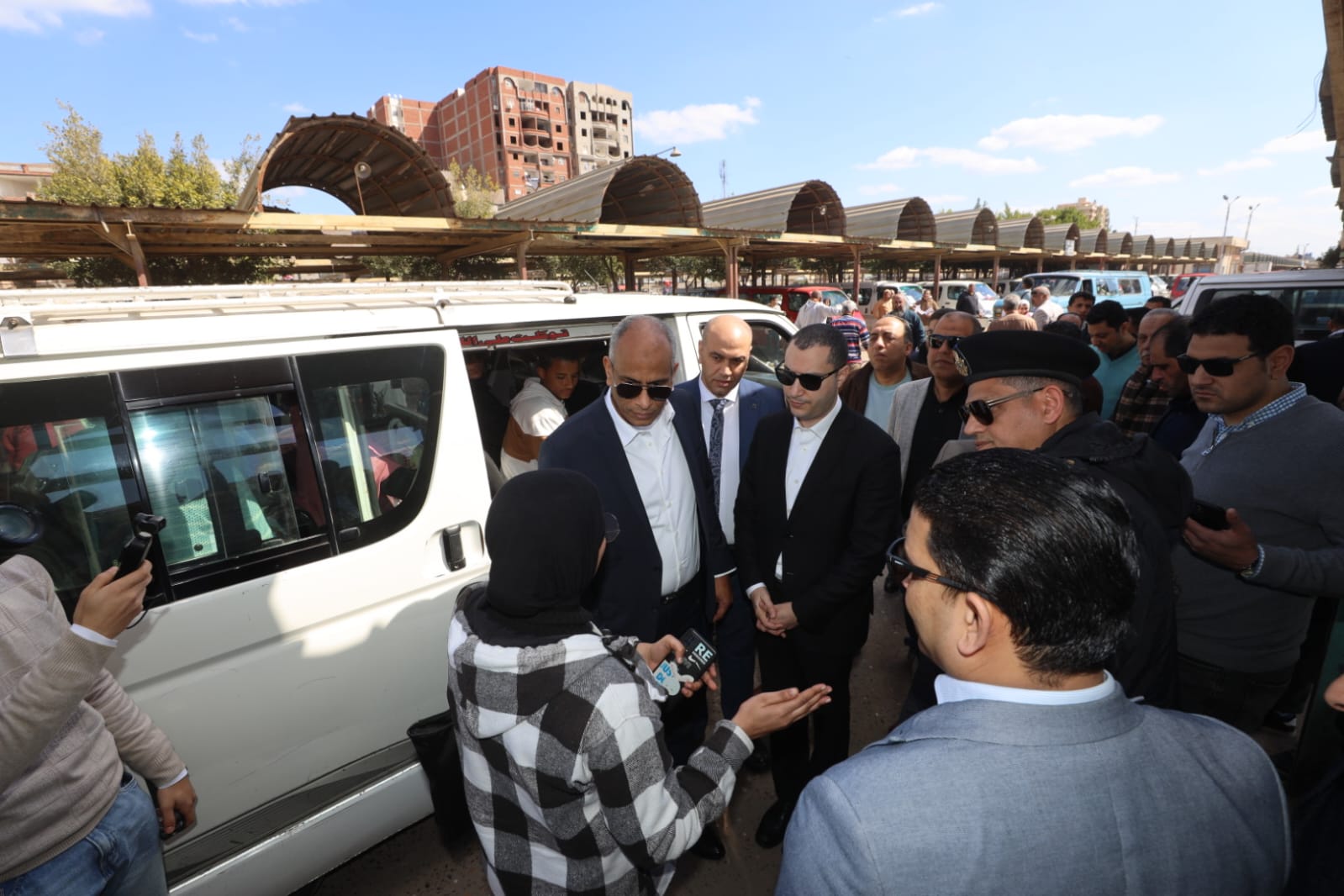 محافظ كفر الشيخ يستمع لطالبة