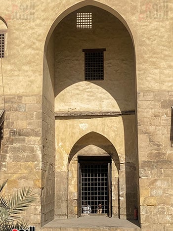 الواجهات الحجرية والمداخل المزخرفة