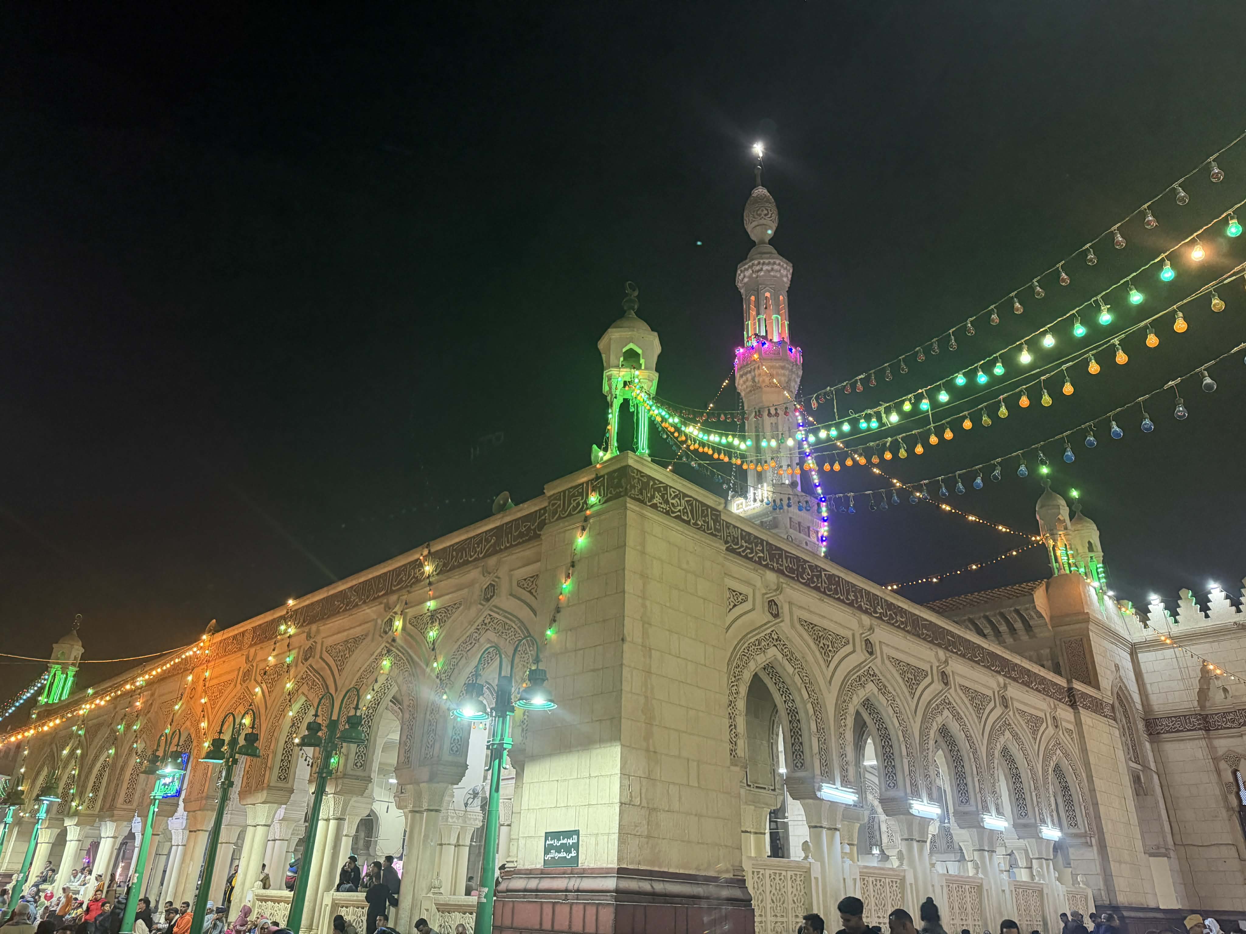 -المسجد من الخارج 