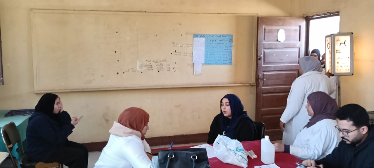 الكشف على الطلاب بالقلفلة الطبية الكشف على الطلاب بالقلفلة الطبية