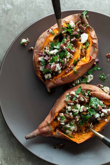 طريقة عمل البطاطا المشوية