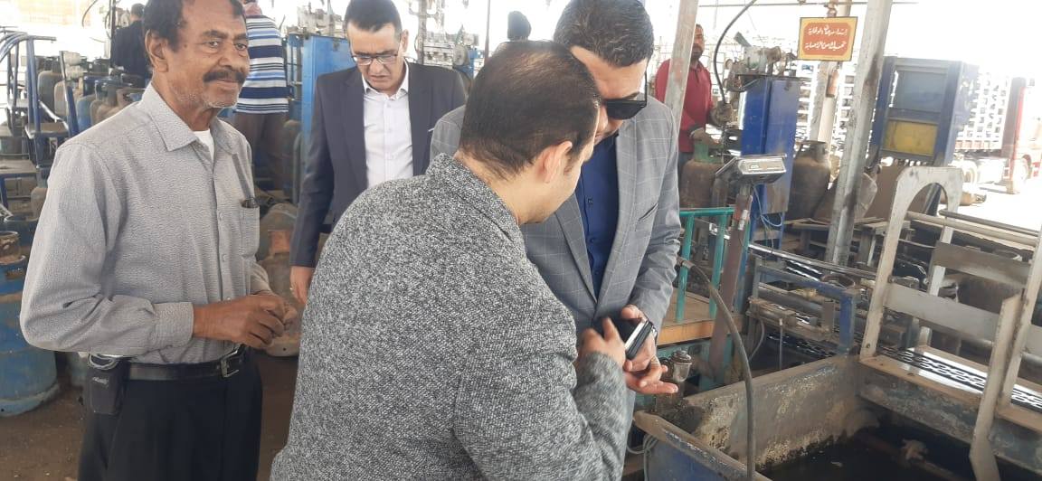 جولة نائب المحافظ بمستودع البوتاجاز بالطود