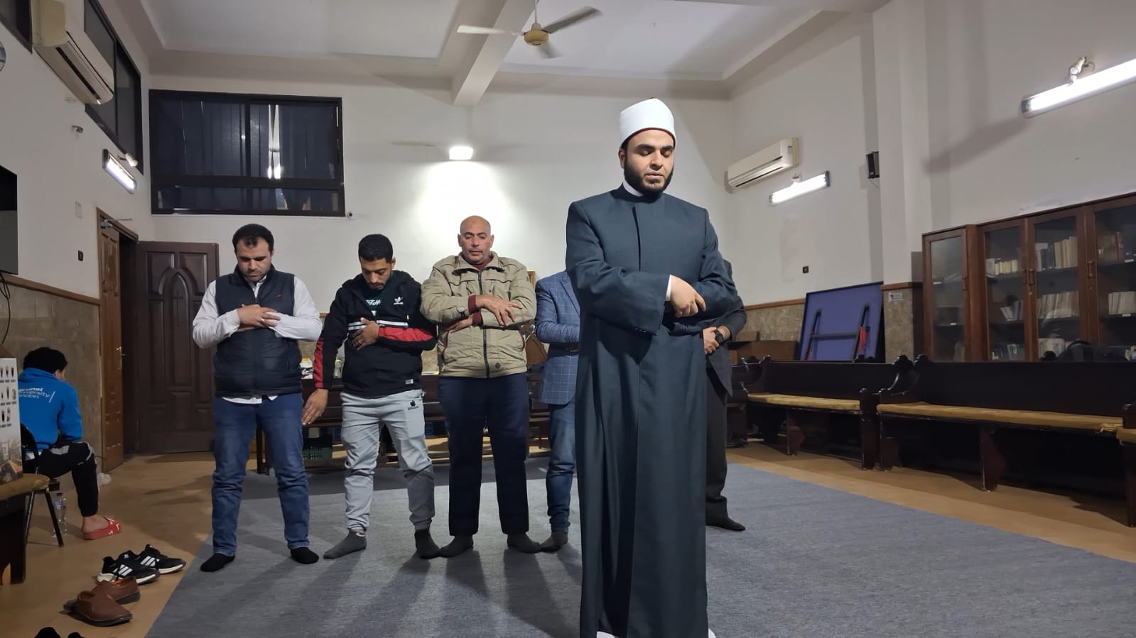 صلاة المغرب فى الكنيسة