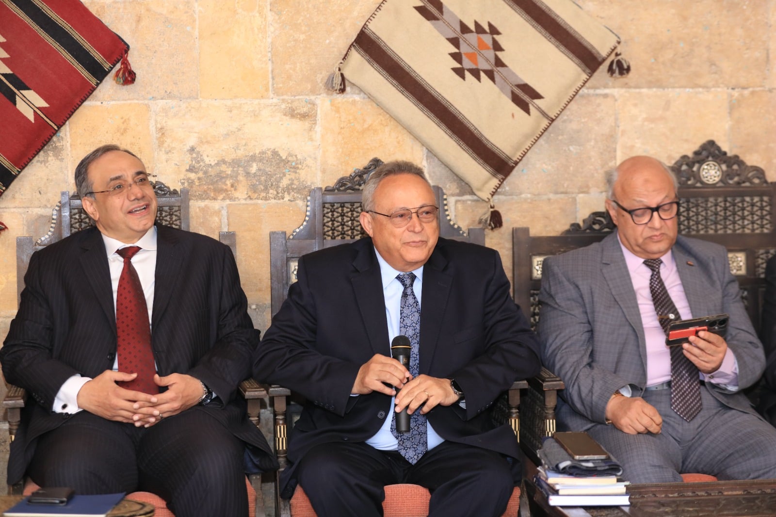 خلال ندوة تأثير التكنولوجيا الحديثة على الثقافة