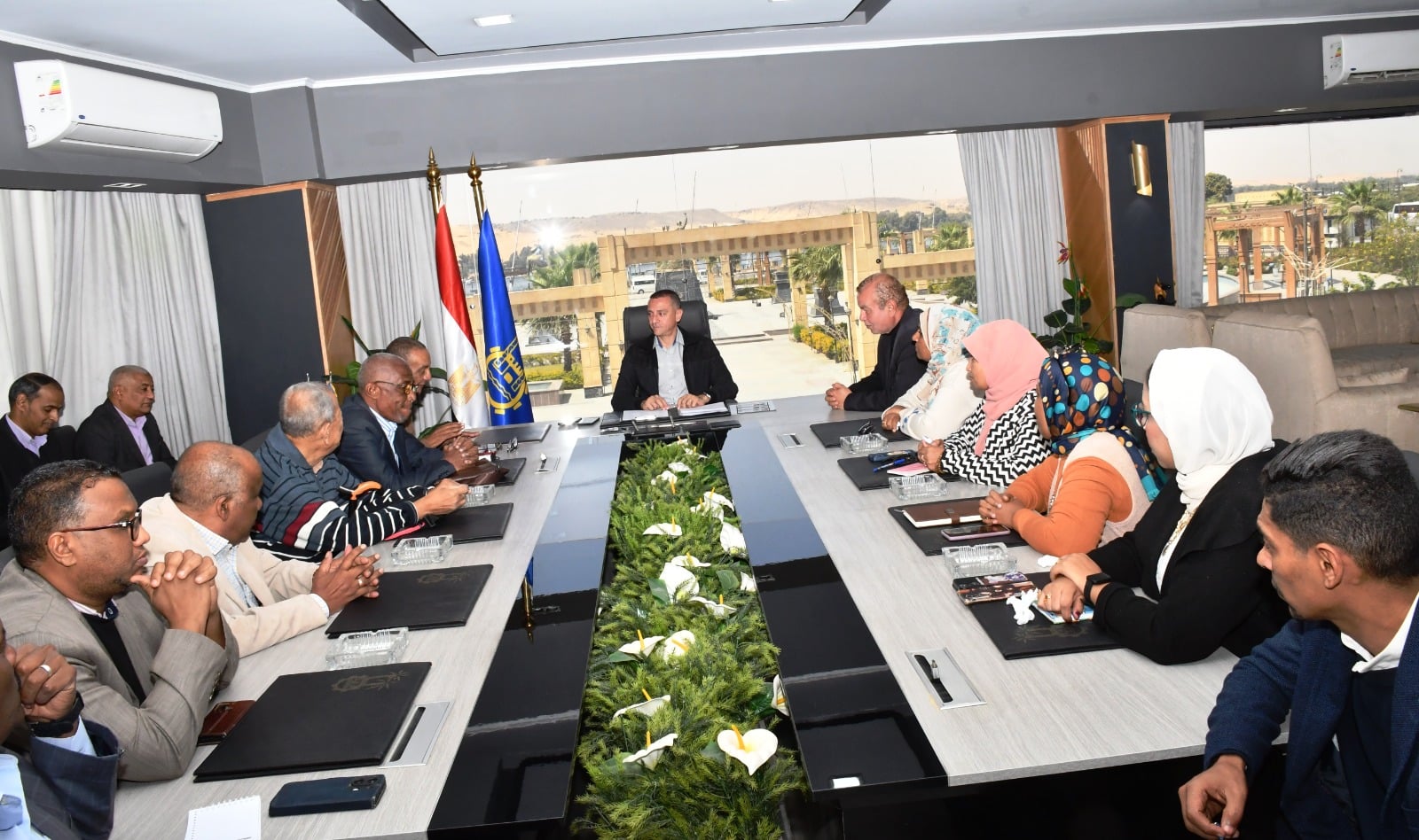 جانب من اللقاء جانب من اللقاء