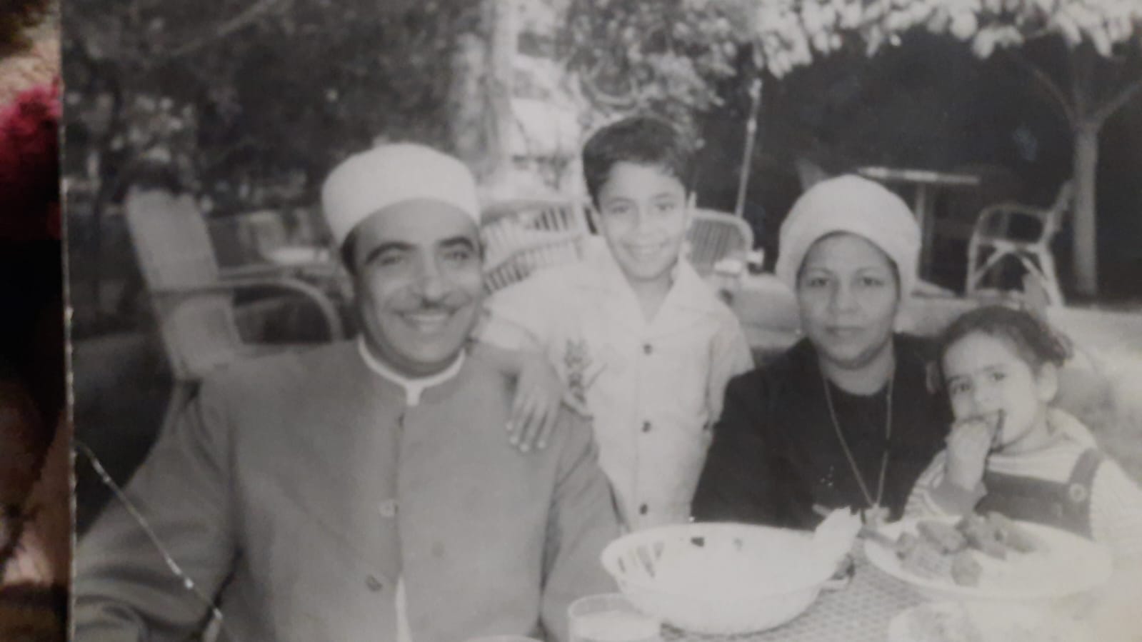 الشيخ أحمد الرزيقي مع العائلة