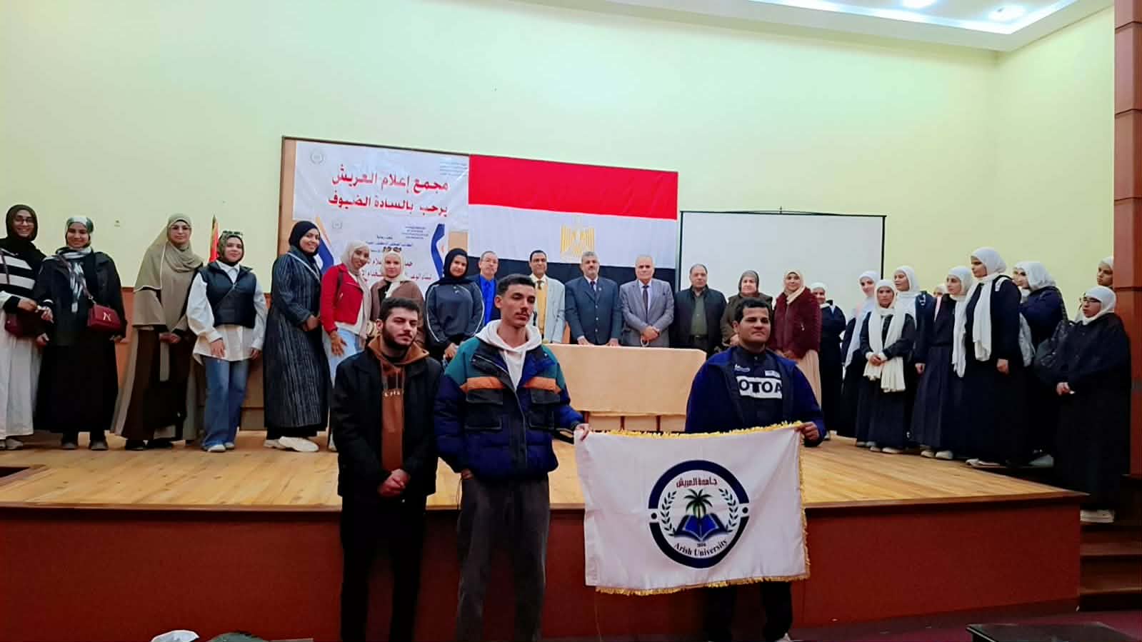 مشاركة الشباب في الندوة 