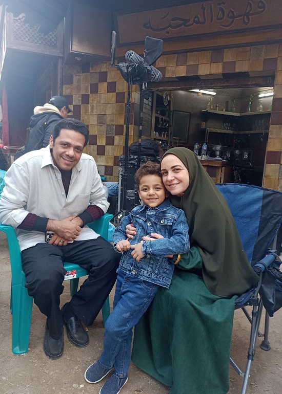 ريهام عبد الغفور وحمزة العيلى مع الطفل يوسف