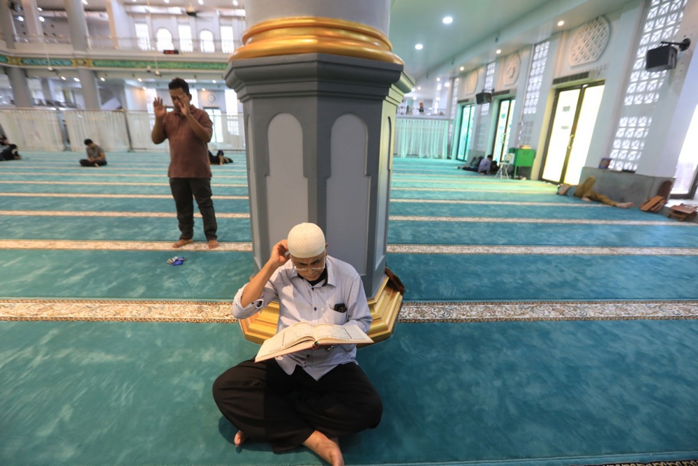 رمضان فى إندونيسيا.. مساجد عامرة وإفطار جماعي (7)