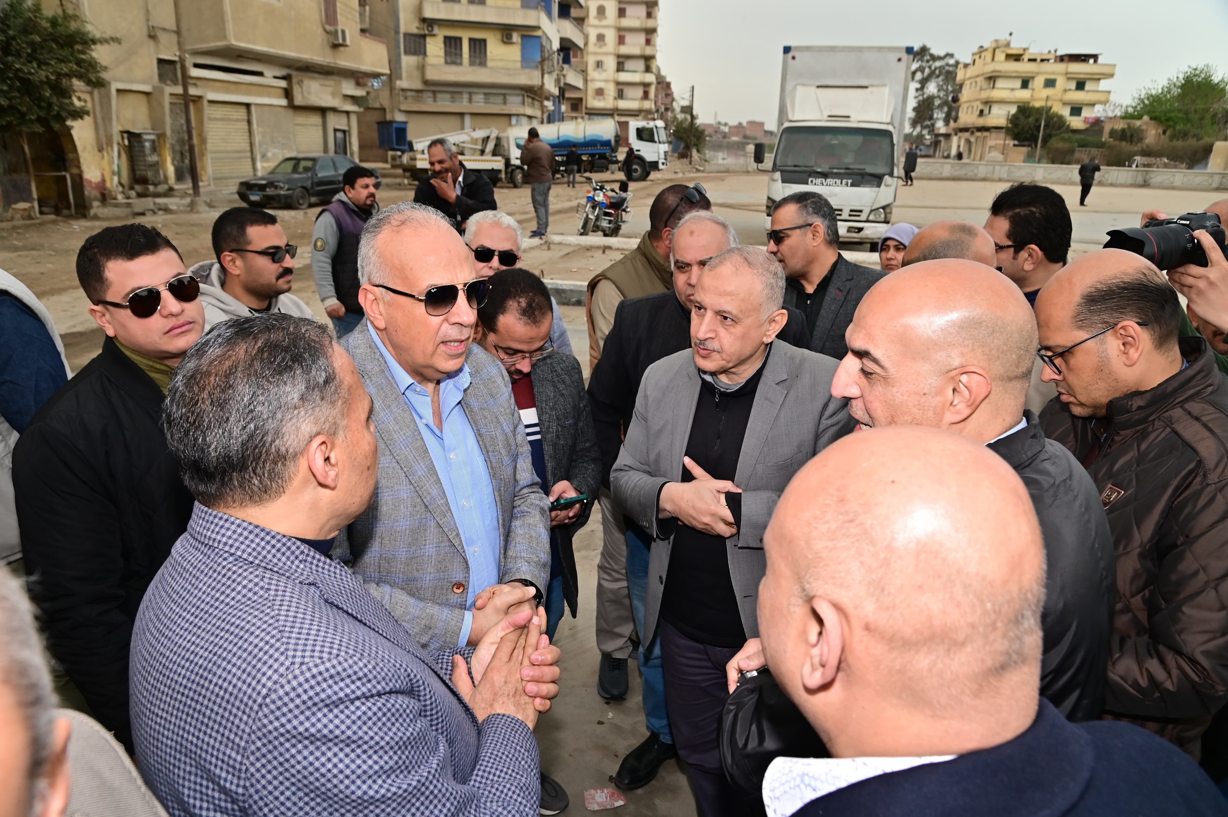 جانب من جولة الوزير جانب من جولة الوزير