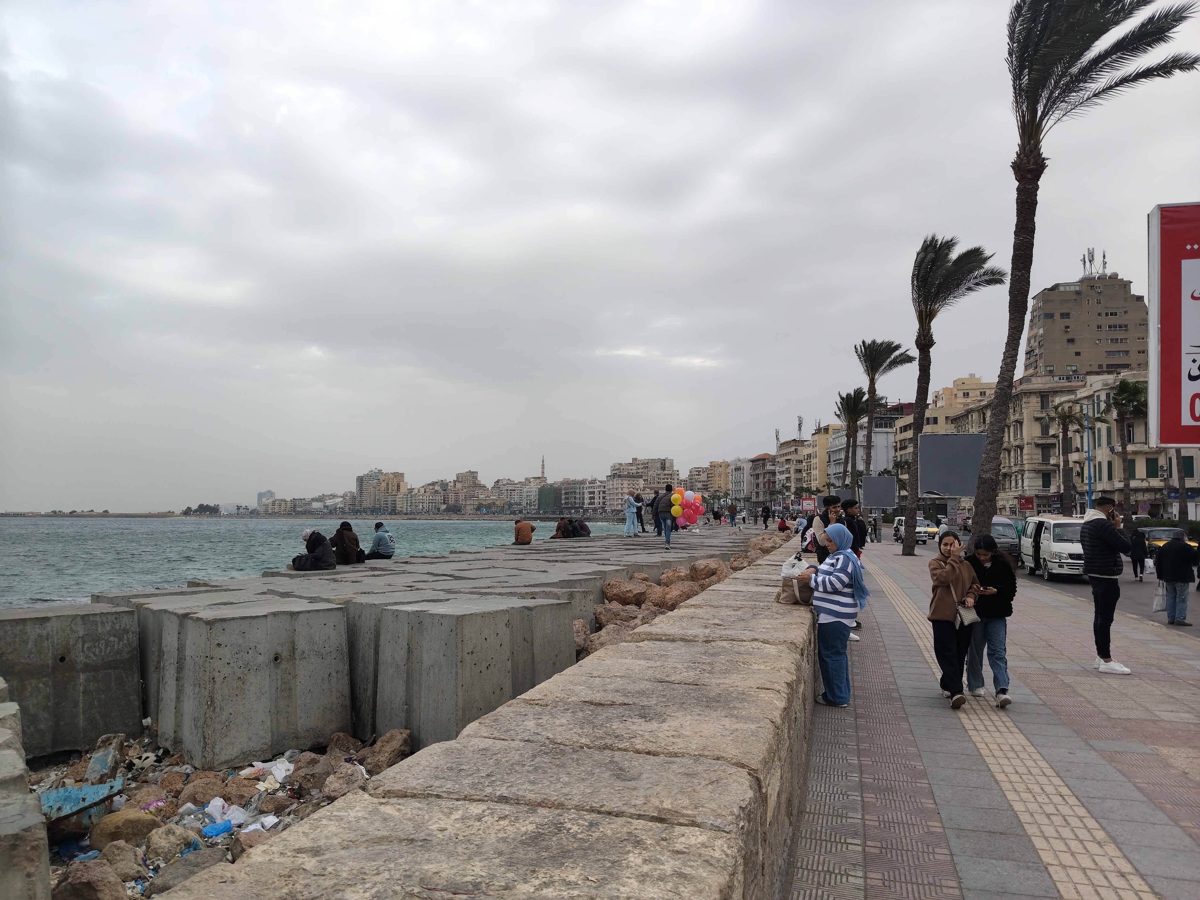 تواجد المواطنين على الكورنيش تواجد المواطنين على الكورنيش