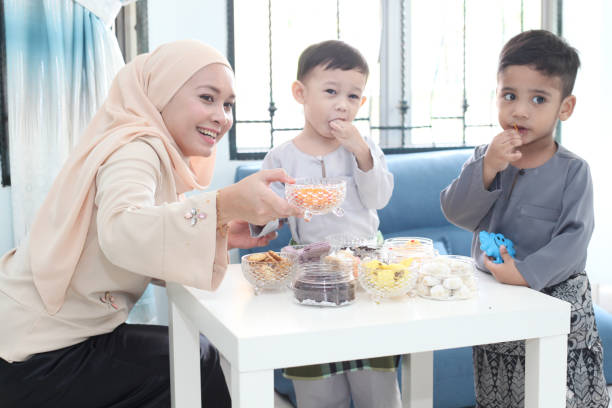 إتيكيت تناول الكحك إتيكيت تناول الكحك