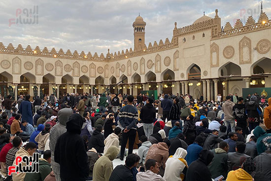 أفطار عشرة ألاف صائم