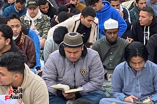 الطلاب فى حفل الإفطار