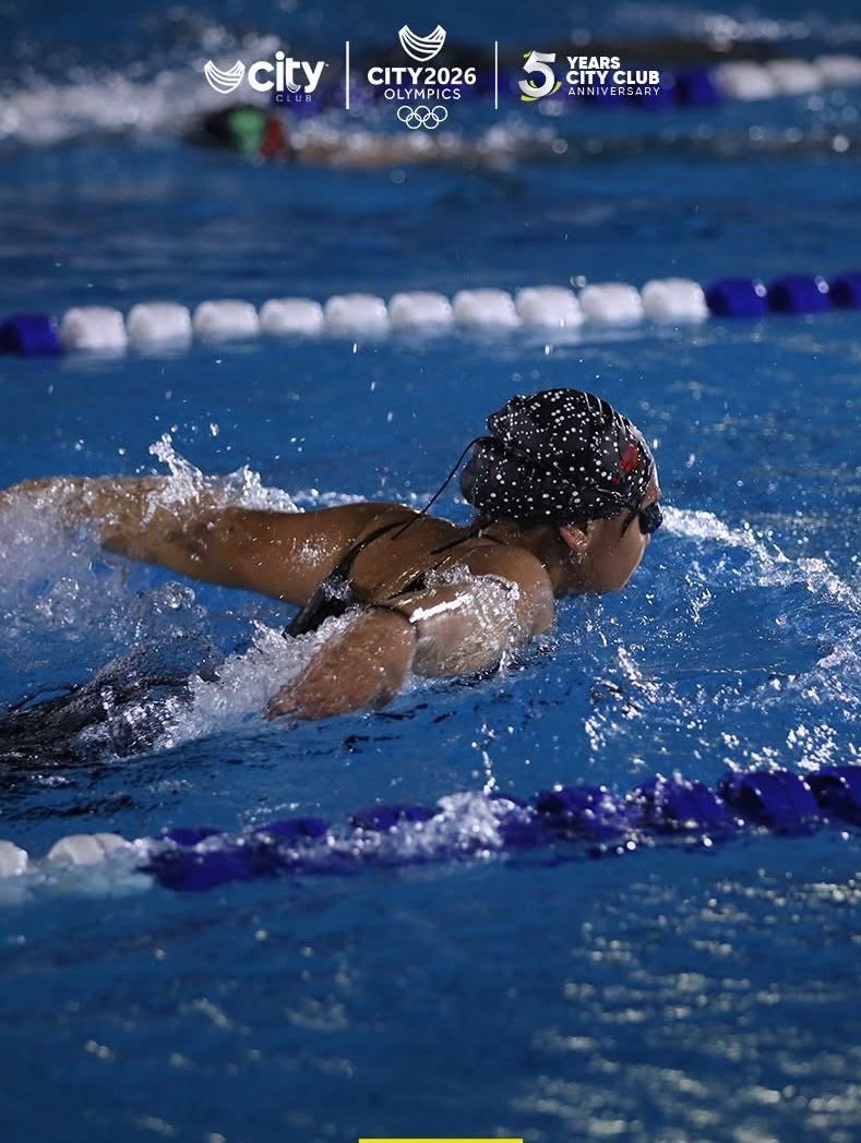 جانب من منافسة السباحة