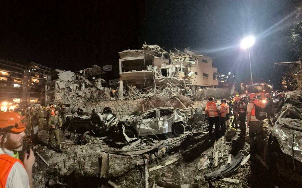 دمار مبانى فى مدينة تل أبيب - إكس