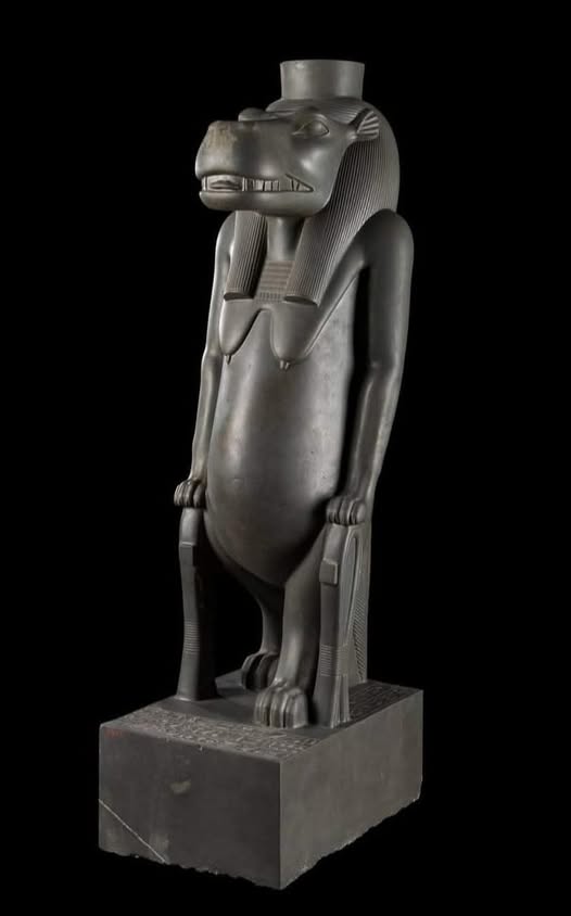 الآلهة تاورت الآلهة تاورت