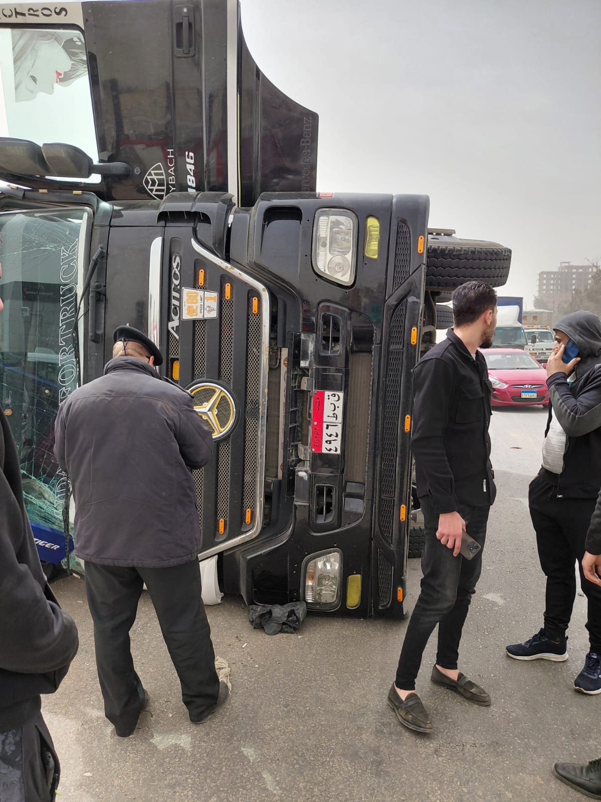 انقلاب سيارة نقل ثقيل