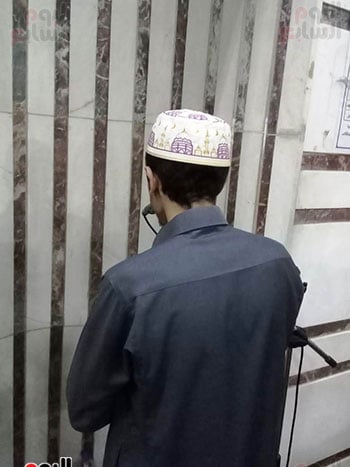 أمام المسجد فضيلة الشيخ عبد الله يوسف