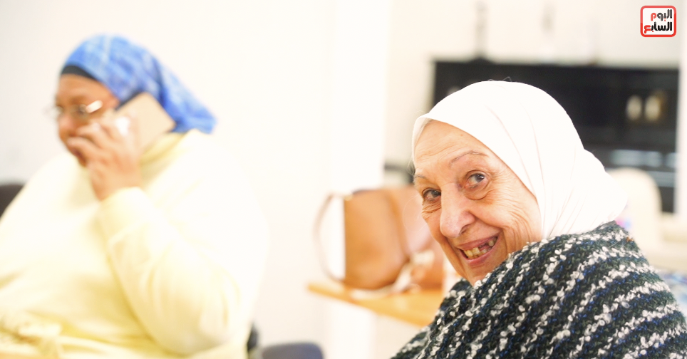نزيلة فى دار مسنين نزيلة فى دار مسنين