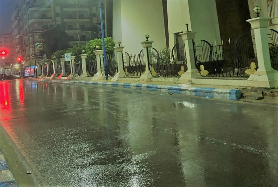 ازالة مياه الامطار من شوارع مطروح