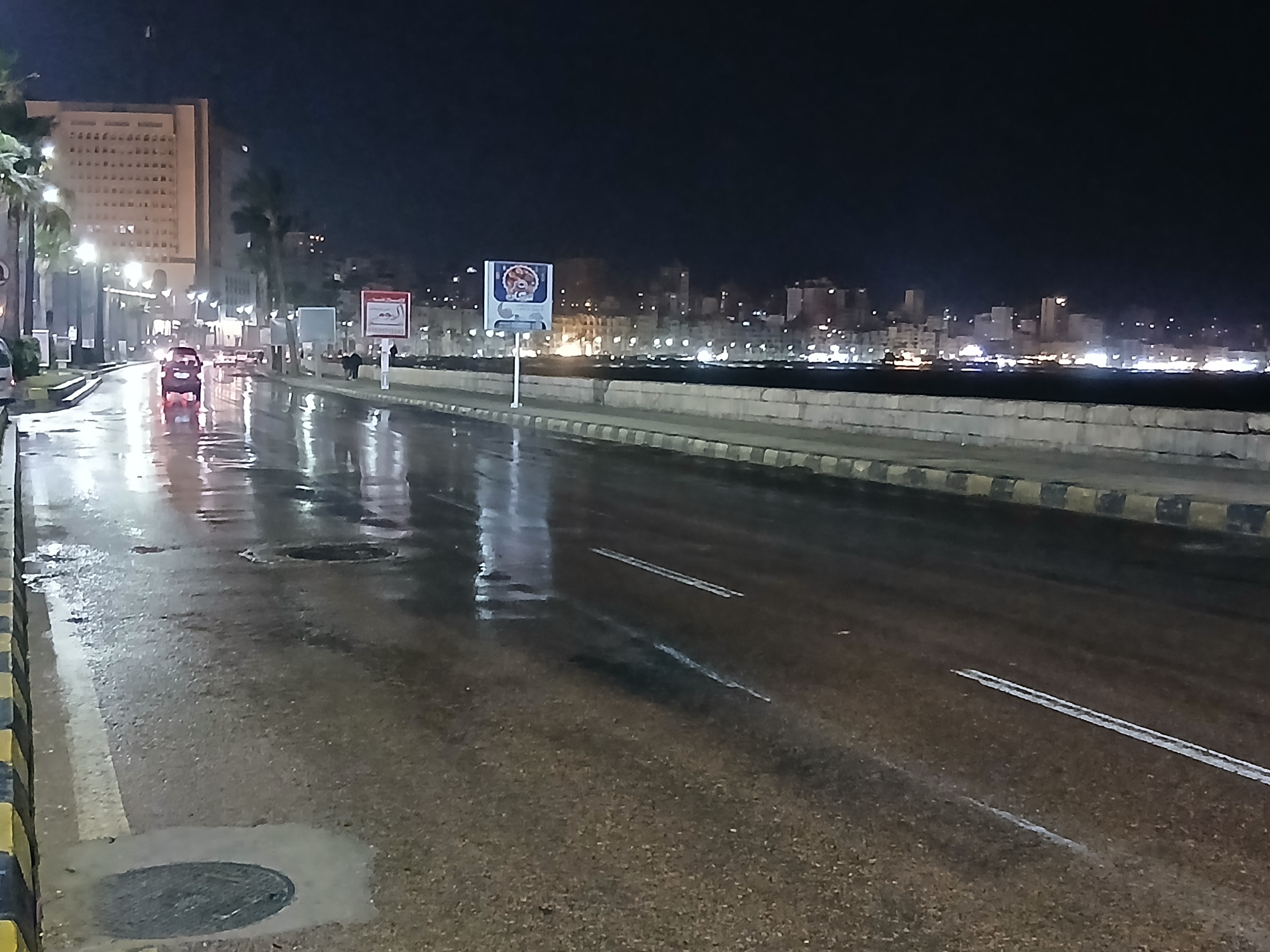امطار غزيرة  ليلا بالإسكندرية