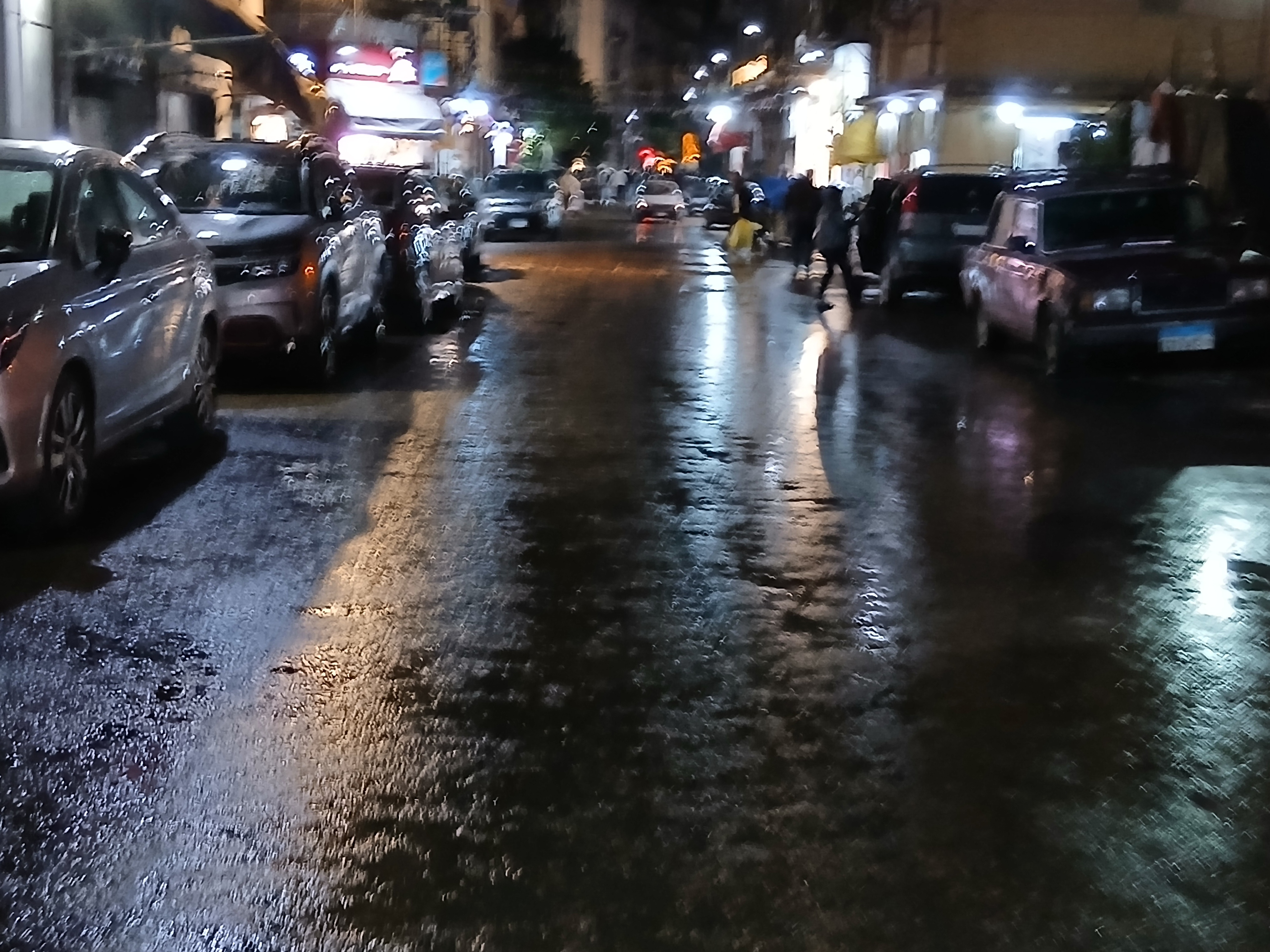 الأمطار الغزيرة  ليلا في الإسكندرية