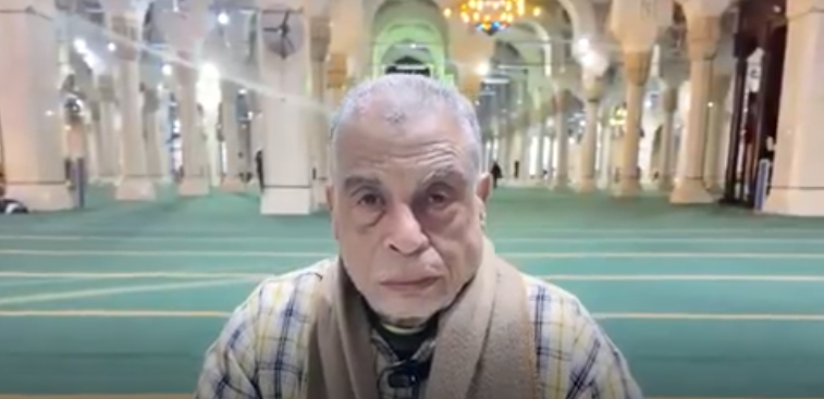 أحمد محمد أبو علف من رواد المسجد 65 سنة