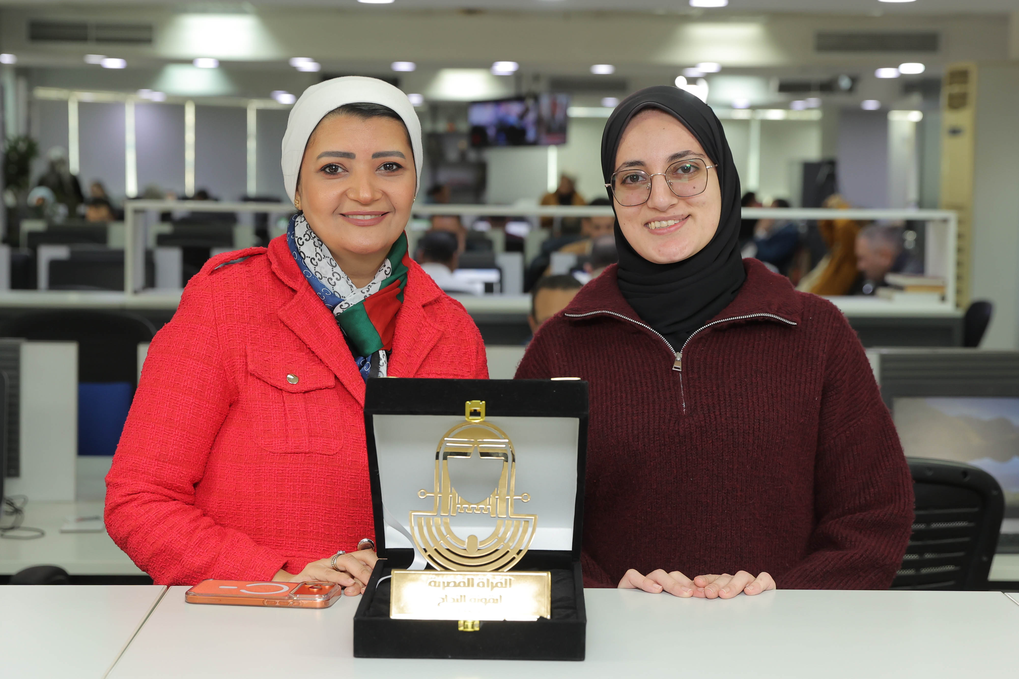 الكاتبة الصحفية همت سلامة وآيات إبراهيم الكاتبة الصحفية همت سلامة وآيات إبراهيم